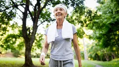 To najpewniejszy i najprostszy sposób na schudnięcie w okolicach brzucha po 60. roku życia